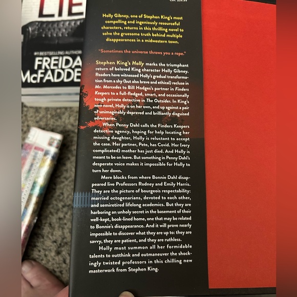 Stephen King’s Holly Hardback Book. Amazing mystery, thriller & suspense tale. - Picture 2 of 4